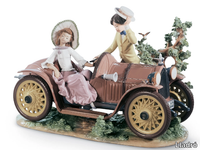 young-couple-with-car-lladro-555177-rel29d2cdf8.jpg thumb image