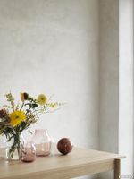 4158-en-linear-wood-table-oak-silent-vase-clear-rose-muuto-org.tif thumb image