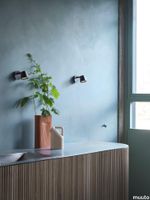 9090-en-tip-wall-lamp-black-ridge-vase-terracotta-tub-jug-dots-metal-muuto-med-res.jpg thumb image