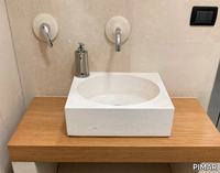 L23-Lecce-stone-washbasin-PIMAR-472748-rel62be0230.jpg thumb image