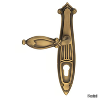 cleopatra-classique-door-handle-on-back-plate-pasini-metals-productions-327908-rel5d1a2390.jpg thumb image