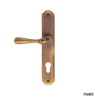 urbino-classique-door-handle-on-back-plate-pasini-metals-productions-327897-rel46698a18.jpg thumb image