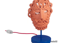 Seletti_TERRACOTTA-ULYSSE-MASK-LAMP_KvBMj1YNjg.jpeg thumb image