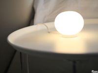 mini-glo-ball-t-white-table-morrison-flos-04.jpg thumb image