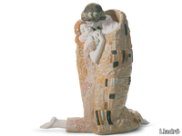 klimt-the-kiss-couple-lladro-535646-rel32e00e3b.jpg thumb image