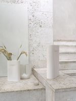 12030-en-ridge-vase-off-white-kink-vase-sand-muuto-org.tif thumb image