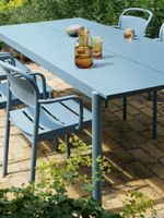 19380-en-linear-steel-armchair-table-220-pale-blue-raise-carafe-glass-burnt-orange-muuto-org.tif thumb image