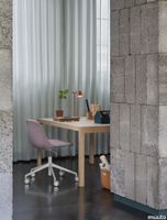 19429-en-workshop-table-140-warm-grey-linoleum-fiber-side-chair-swivel-castors-gas-twill-weave-620-muuto-org.tif thumb image