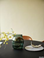 23848-en-silent-vase-20-dark-green-midst-table-160-black-fiber-armchair-refine-leather-cognac-muuto-org.tif thumb image