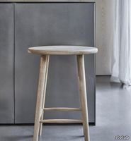 Stolab%C2%A9%20%20Miss%20Button%20stool%200402.jpeg thumb image