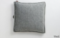 SITE-SOFT-CHECKS-Outdoor-cushion-Warli-353722-rel919fbcd0.jpg thumb image