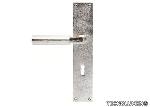 WALTER GROPIUS - SERIES 130 - Brass door handle on back plate _ TECNOLUMEN®