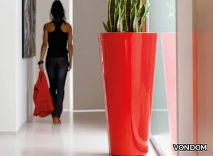 CONO ALTO - Polyethylene garden vase with Light _ VONDOM