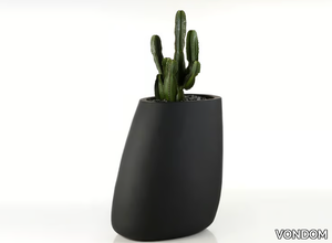 STONES 70 - Polyethylene garden vase with Light _ VONDOM