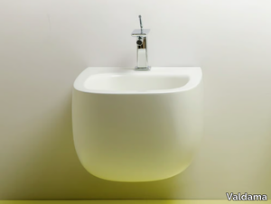 SEED - Wall-hung ceramic bidet with overflow _ Valdama