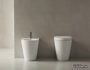 IL - Rimless Floor mounted ceramic toilet _ Valdama