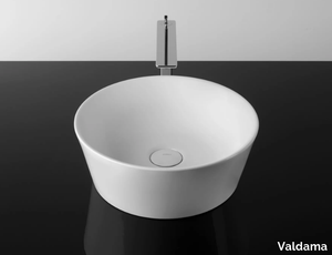 SOUL - Countertop round single ceramic washbasin _ Valdama