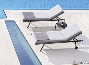 BAHIA - Recliner powder coated aluminium sun lounger with castors _ Varaschin