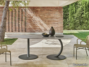 FLEXION - Oval steel garden table _ Varaschin