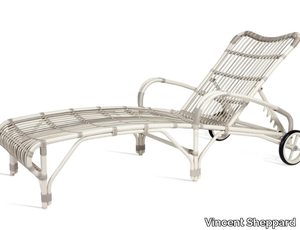 LUCY - Wicker sun lounger with armrests _ Vincent Sheppard