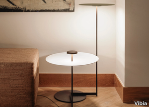 FLAT 5945 - LED metal floor lamp with shelf _ Vibia