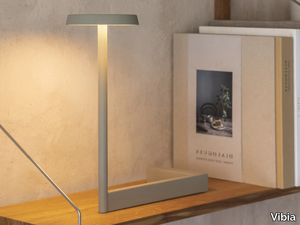 FLAT 5970 - LED metal table lamp _ Vibia