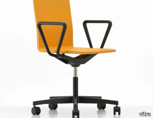 .04 - Integral polyurethane foam office chair with armrests with 5-Spoke base _ Vitra