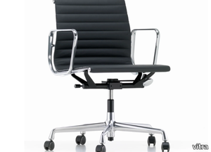 ALUMINIUM CHAIR EA 117 - Swivel leather office chair with armrests _ Vitra