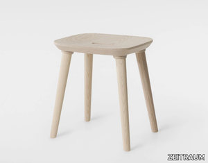 VNA STOOL - Low solid wood stool _ ZEITRAUM