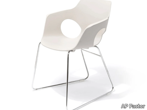 IOWA - Sled base chair with armrests _ AP Factor