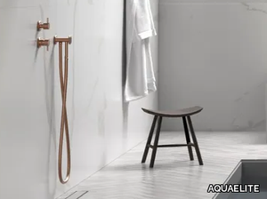 INSTILE - Wall-mounted brass handshower with bracket _ AQUAELITE