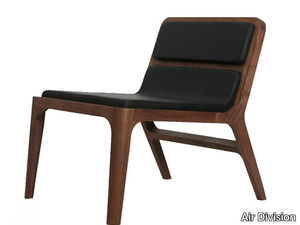 GRUPPE LOUNGE - Armchair in solid wood and leather _ Air Division