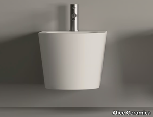 FORM SQUARE - Wall-hung ceramic bidet _ Alice Ceramica