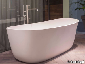 DAFNE - Freestanding oval Cristalplant® bathtub _ Antoniolupi