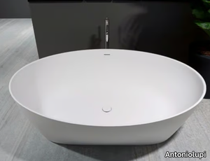 SOLIDEA - Oval Cristalplant® bathtub _ Antoniolupi