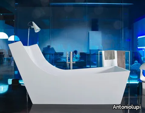 CUNA - Freestanding Cristalplant® bathtub _ Antoniolupi