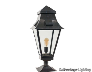 GRACIEUZE ON FOOT SMALL / NORMAL - Brass bollard light _ Authentage Lighting