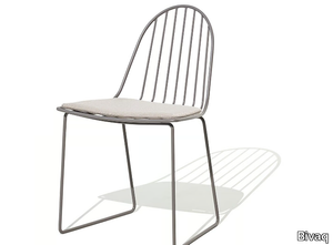 ILLA - Sled base aluminium chair with integrated cushion _ Bivaq