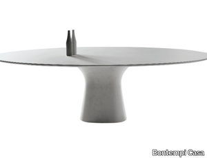 PODIUM - Oval cement dining table _ Bontempi Casa