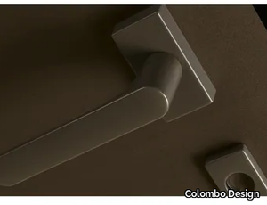 ONEQ CC21 RSMY - Door handle on rose _ Colombo Design