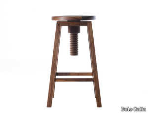 INVITO C-141 - Solid wood stool height-adjustable _ Dale Italia