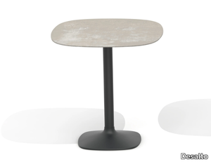 ELLIS - Square ceramic table _ Desalto