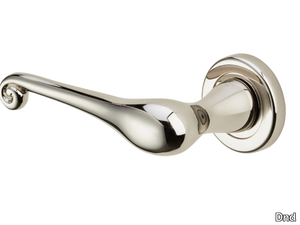 CLARA - Brass door handle on back plate _ Dnd