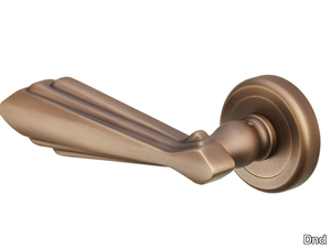 BARBARA - Brass door handle on rose _ Dnd