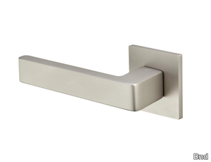 FABIOLA - Brass door handle on rose _ Dnd