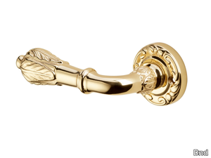 FRONDA - Brass door handle on rose _ Dnd