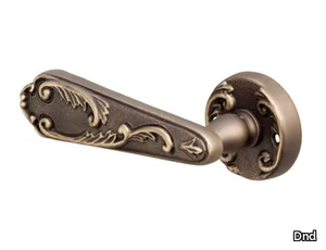 NOEMI - Brass door handle on rose _ Dnd