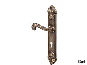 OLIMPIA - Brass door handle on back plate _ Dnd