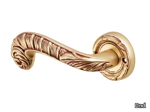 OLIMPIA - Brass door handle on rose _ Dnd