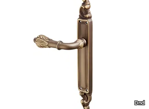 FRONDA - Brass door handle on back plate _ Dnd